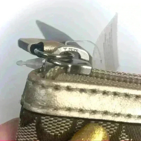 NWT Coach F61035 Khaki Signature Tablet SLV - Picture 5 of 8